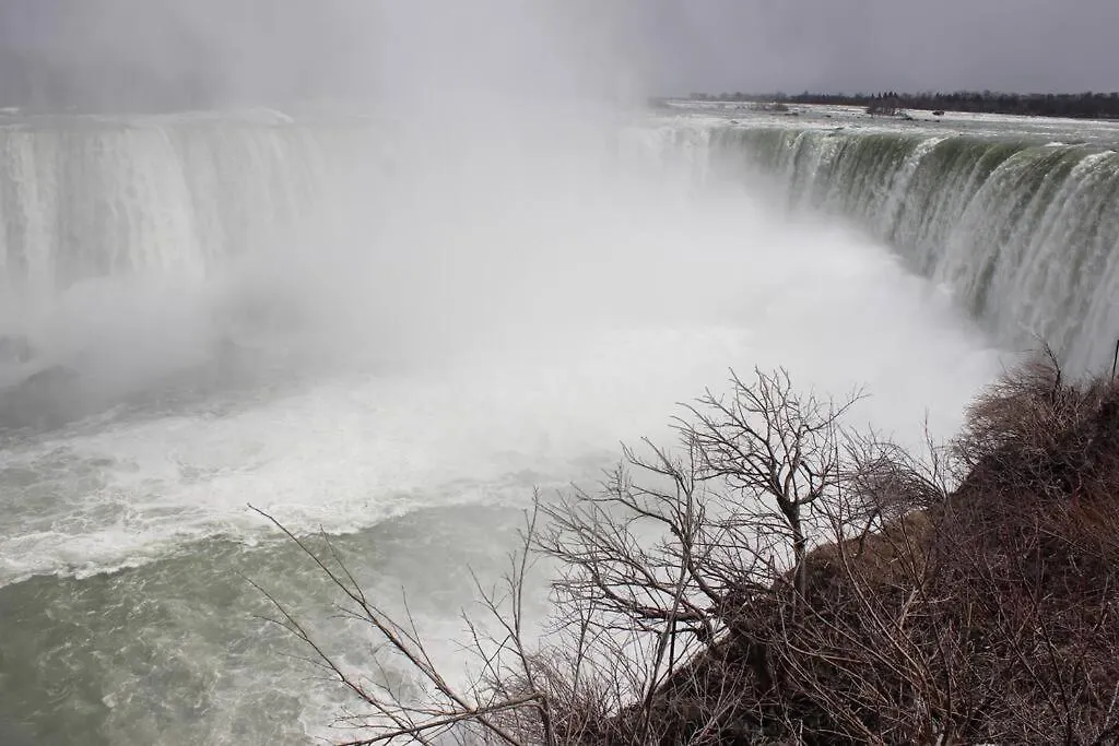 Holiday home Niagara Skyline Park And Walk To The Falls & Wonderful Free Breakfast Deliverd Daily To The Rental Canada